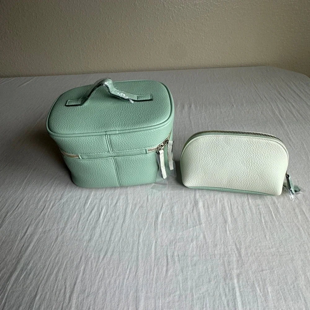 Vanessa Williams Mint Green Pebbled Faux Leather Cosmetic Train Case Bag Set 2pc